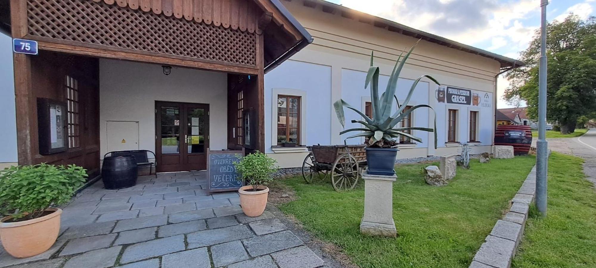Pivovar A Penzion Grasel Český Rudolec Eksteriør billede